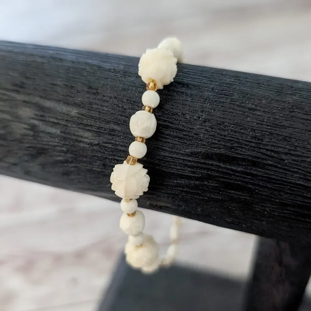 Vintage Bracelet - Cream Carved Beads - Dainty - Picture 2 of 7